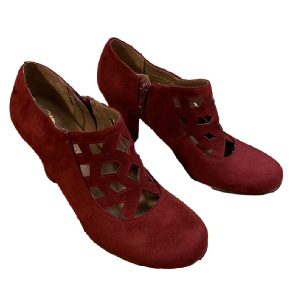 Aerosoles Heelrest Faux Suede Cut Out Bootie Heels Size 8 NWOT
